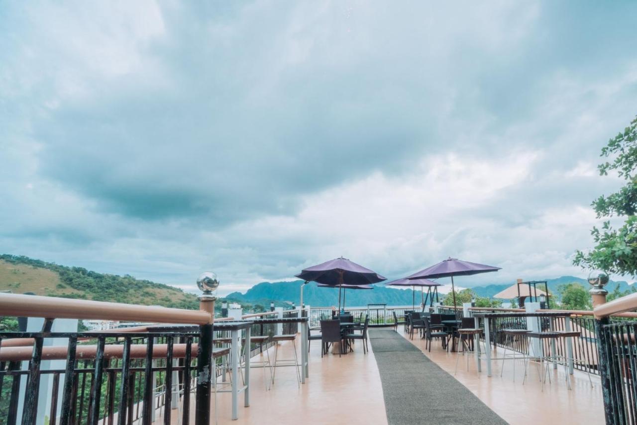 Skylodge Resort Coron Exterior photo